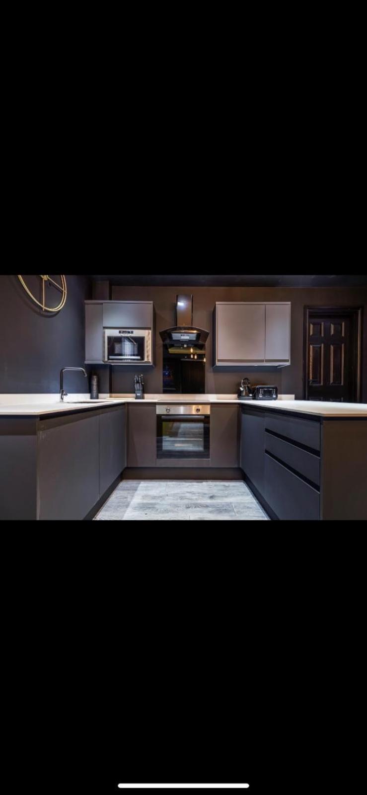 Two Bed Modern Apartment 5Min Walk To Town Centre With Free Parking ! Under New Management แบล็คพูล ภายนอก รูปภาพ